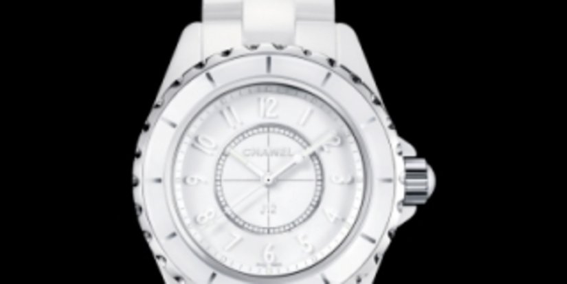 К 10-летию часов J12 в белой керамике марка Chanel представила абсолютный White Phantom