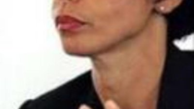 Журналисты сняли с руки министра кольцо с бриллиантами