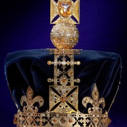 "Драгоценный" взгляд знаменитых ювелирных домов на корону для Елизаветы II