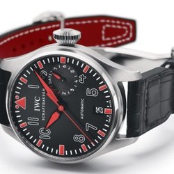 Часы IWC Big Pilot’s Watch Edition Muhammad Ali в корпусе из белого золота проданы за $60 тыс.