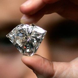 В борьбу с подделками алмазов вступают ученые России: два метода незаметной высокоточной микроскопической маркировки