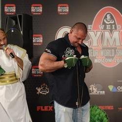 Знаменитые бодибилдеры оценили прочность золотых цепей АДАМАС