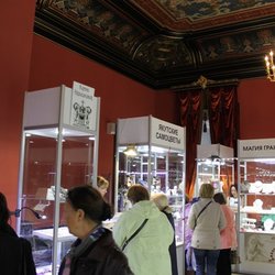 С 8 по 11 декабря в преддверии празднования Нового года пройдет ювелирная выставка-продажа «Сокровища Петербурга»