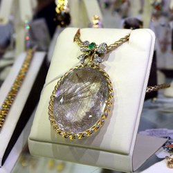 Величественный Особняк Трубецких-Нарышкиных откроет свои двери для всех желающих увидеть очередные удивительные коллекции ювелирного искусства.