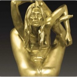Золотая Кейт Мосс была продана за миллион долларов