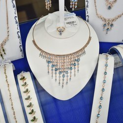 Ювелирная выставка-продажа «Сокровища Петербурга».