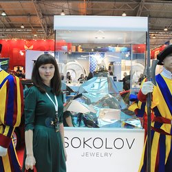 Goldinni, международная студия ювелирной витринистики