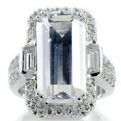 Обручальное кольцо с бриллиантом от самых успешных – цена славы