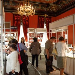 Величественный Особняк Трубецких-Нарышкиных откроет свои двери для всех желающих увидеть очередные удивительные коллекции ювелирного искусства.