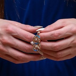 Белорусские бриллианты в российской оправе: в Минске запустили ювелирный бренд