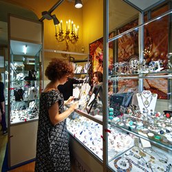 Ювелирная-выставка продажа «Сокровища Петербурга» засияют в середине лета в центре Северной столицы