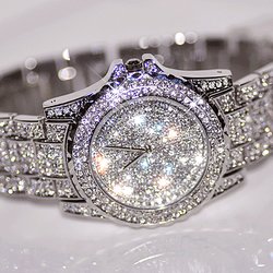 Часы с кристаллами Swarovski — 5 модных моделей
