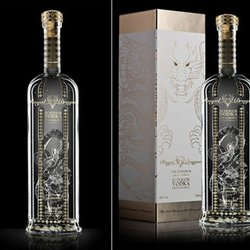 Royal Dragon Vodka с бутылкой, украшенной золотом и бриллиантами