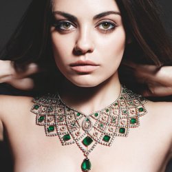 Gemfields назвала своим новым лицом Милу Кунис