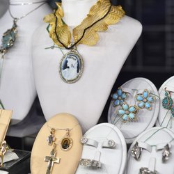 Ювелирная выставка-продажа «Сокровища Петербурга».