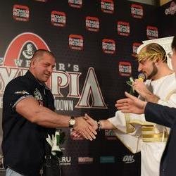 Знаменитые бодибилдеры оценили прочность золотых цепей АДАМАС