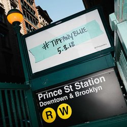 Tiffany & Co. перекрасила Нью-Йорк в голубой цвет