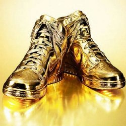 Золотые кроссовки от дизайнера Kenneth Courtney