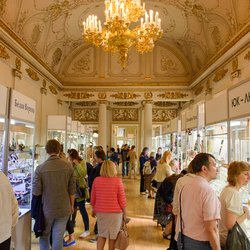 Ювелирная выставка-продажа «Сокровища Петербурга».