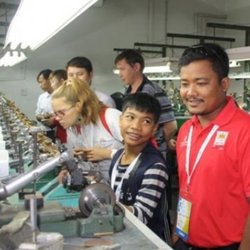 Спортсмены из Камбоджи – на производстве бриллиантов ЭПЛ