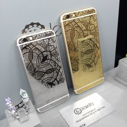 Ювелирный бренд KoJewelry выпустил металлическую накладку на IPHONE