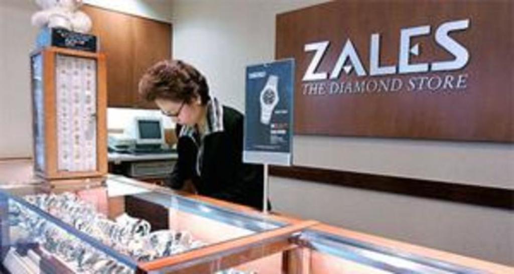 Продажи Zale выросли на 8%, убытки сократились до $ 20 млн.