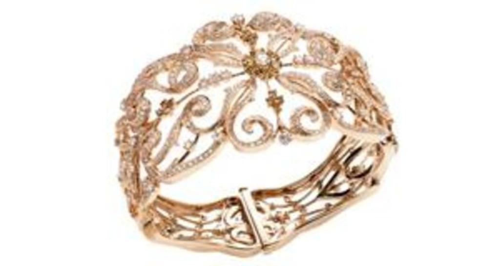 Компания Чоу Тай Фук (Chow Tai Fook) организует аукцион ювелирных изделий «Звезды в звездном свете»