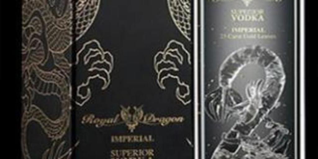 Royal Dragon Vodka с бутылкой, украшенной золотом и бриллиантами