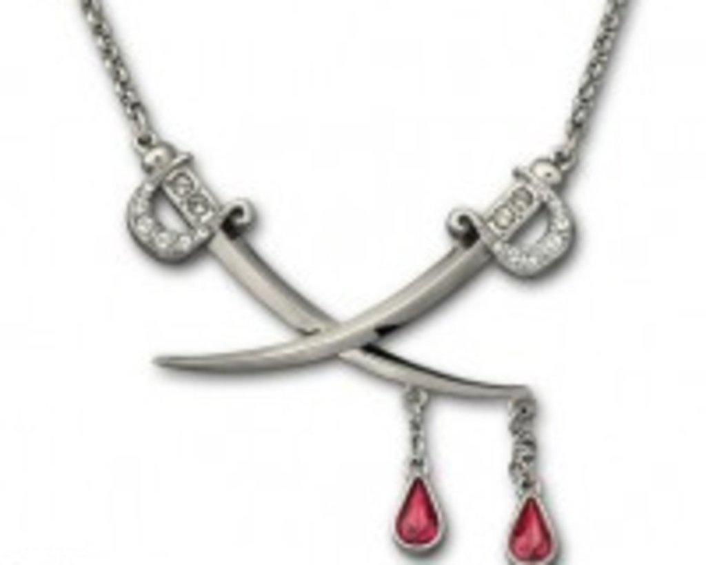 Disney и Swarovski создали коллекцию украшений по мотивам кино "Пираты Карибского моря: На странных  берегах"