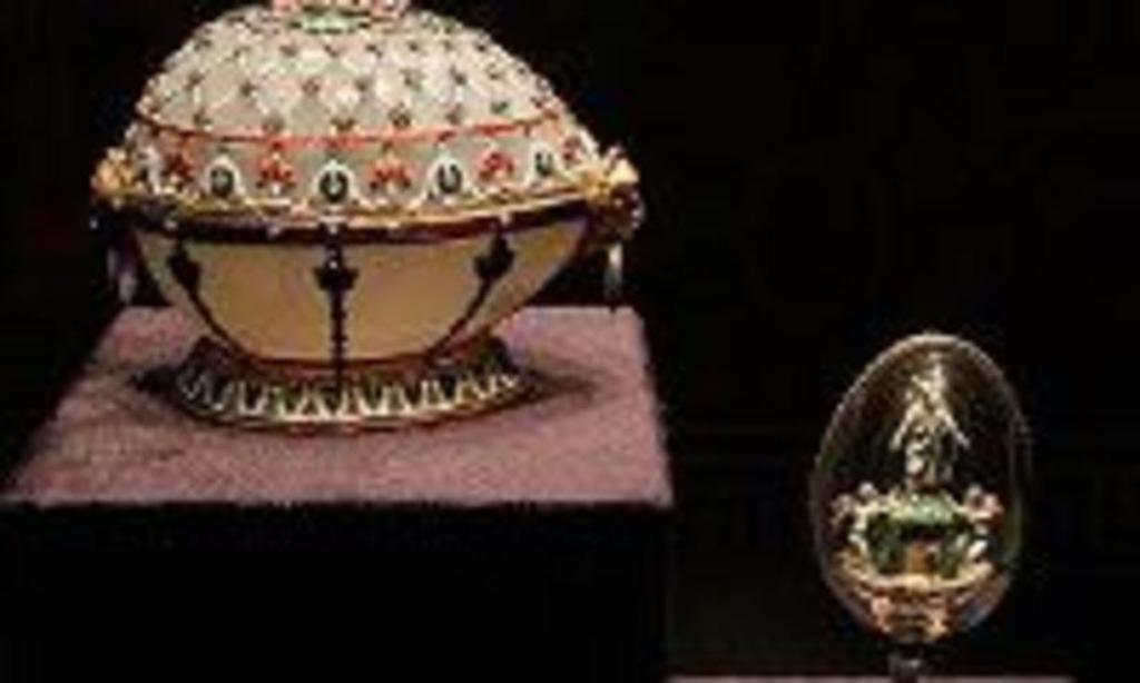 Ювелирный дом Faberge решил продолжить прерванную в 1917 году традицию и выпустить новую коллекцию с драгоценными яйцами