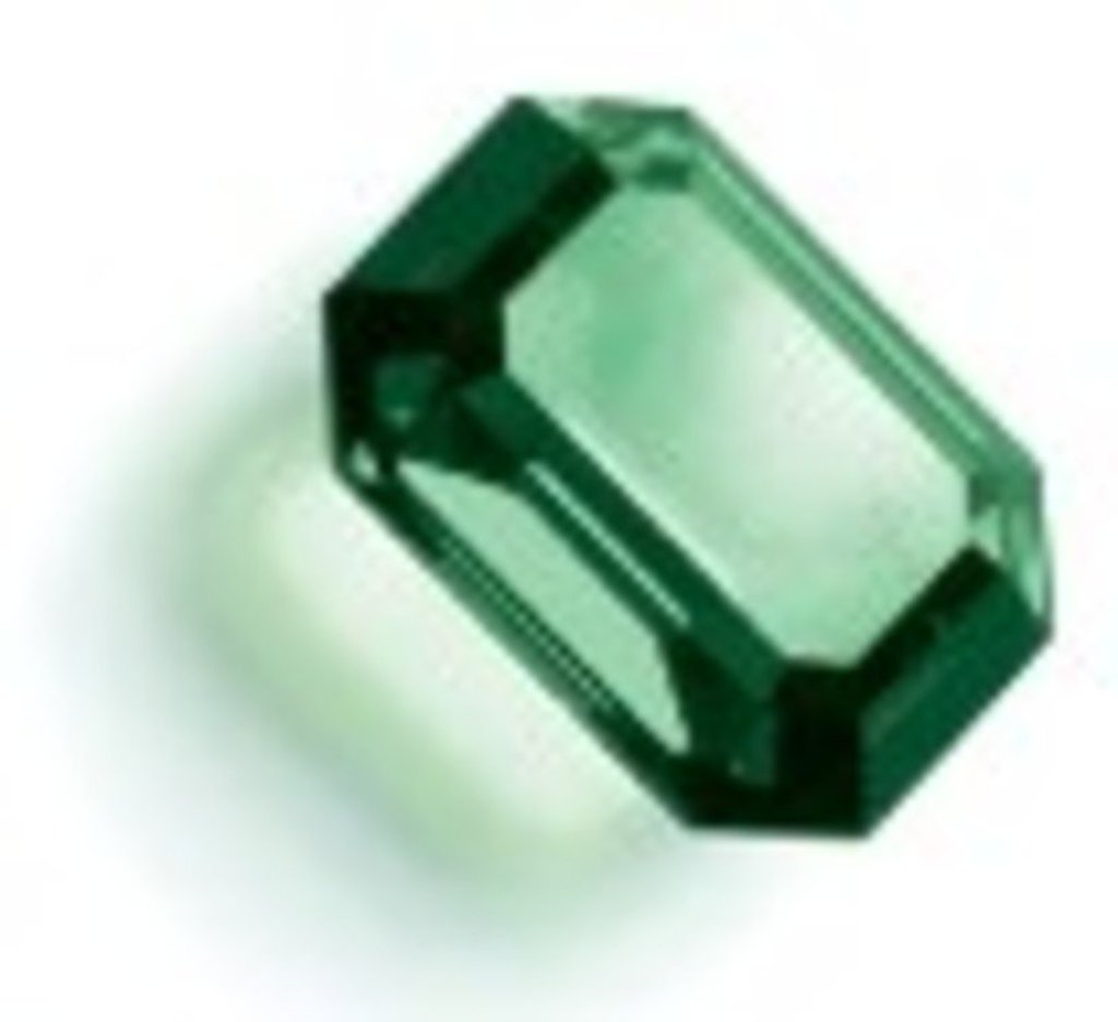 Ученые НАН Беларуси освоили технологию искусственного выращивания изумрудов