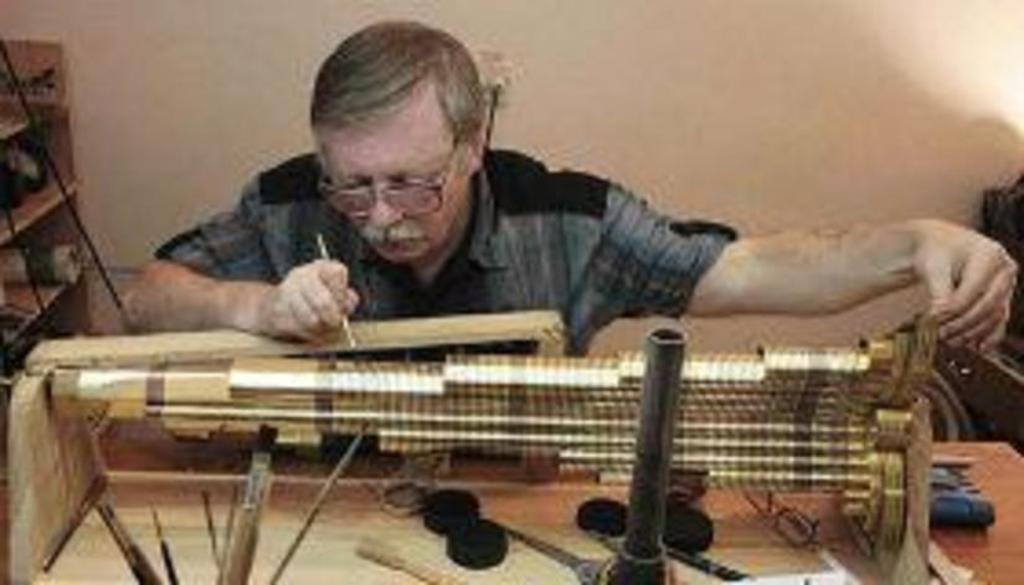 Уральские ювелиры изготовили копию самой высокой башни в мире