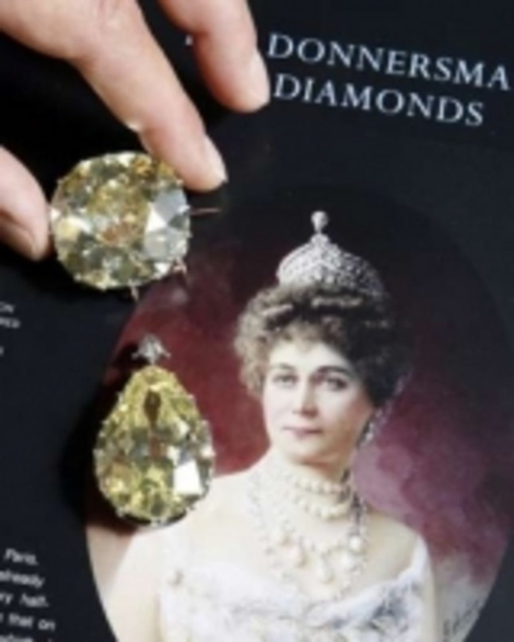 Два желтых бриллианта будут проданы в Женеве 17 мая