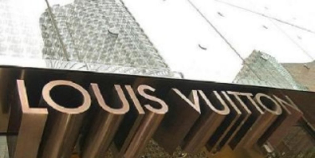 Louis Vuitton поднимает цены на свою продукцию