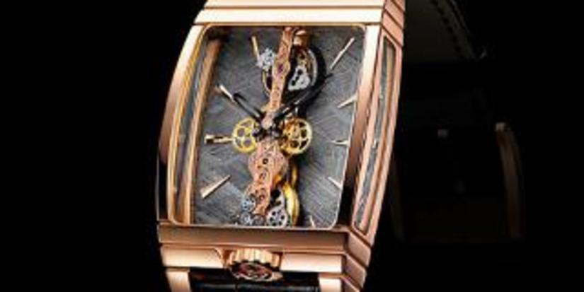 Новая модель из знаменитой серии часов Corum Golden Bridge