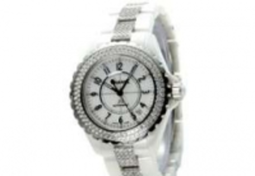 Часы Chanel J12 в честь открытия бутика этой марки